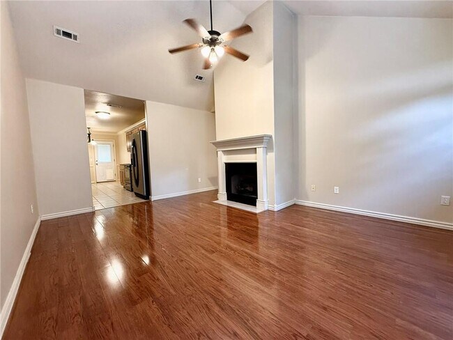 Building Photo - 812 Oakwood Ct