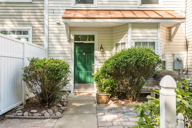 Building Photo - AVAILABLE NOW! PET FRIENDLY! Great 3-Story Townhome Located near Wake Forest!