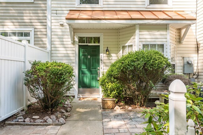 Foto del edificio - AVAILABLE NOW! PET FRIENDLY! Great 3-Story Townhome Located near Wake Forest!