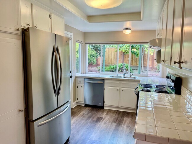 Foto del edificio - Beautiful Remodeled Single-Family Home in ...