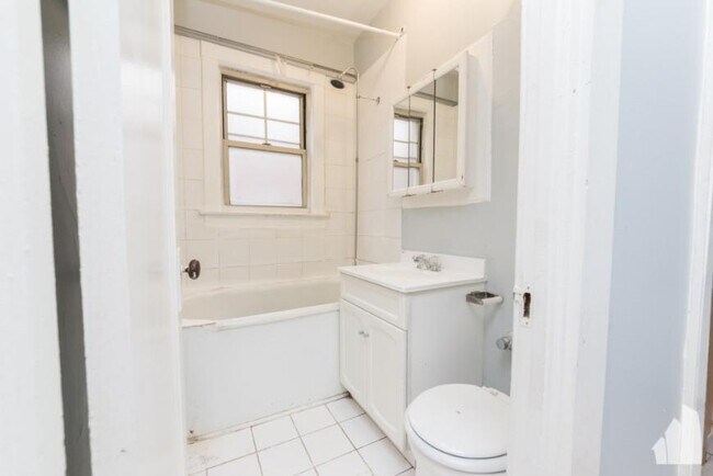 Foto del edificio - 0 bedroom in Chicago IL 60647