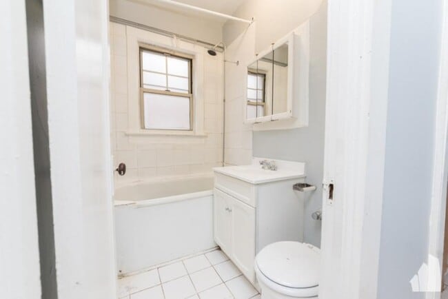 Building Photo - 0 bedroom in Chicago IL 60647