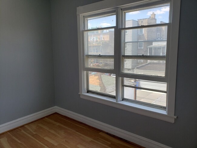 Building Photo - 4730 N St Louis Ave