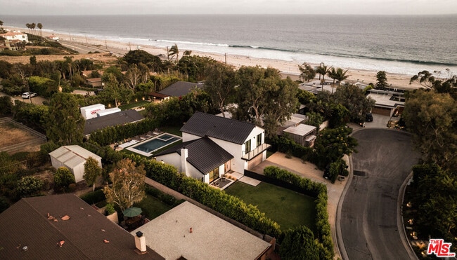 Foto del edificio - 6450 Surfside Way