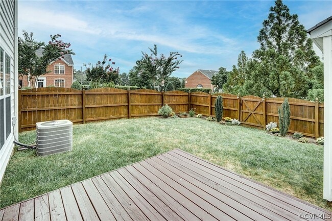 oversized end unit backyard - 1649 New Haven Pl