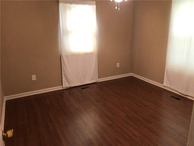 Foto del edificio - 6511 W Oak Hwy