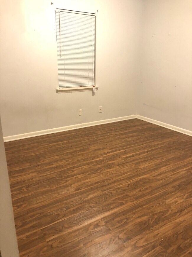 Foto del edificio - 209 N Oak St