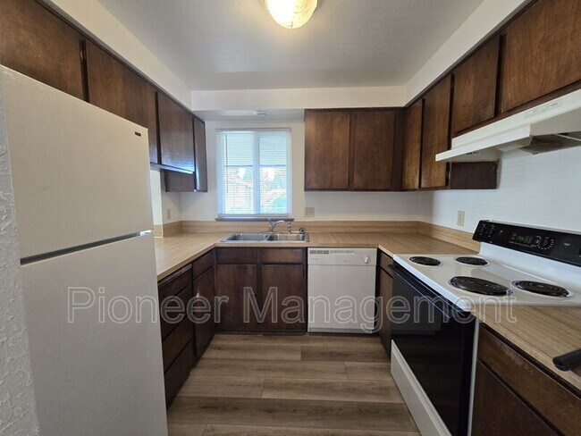 Foto del edificio - 140 NE Atkinson Ct