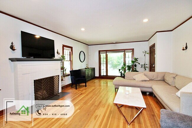 Building Photo - 1365 Chestnut St