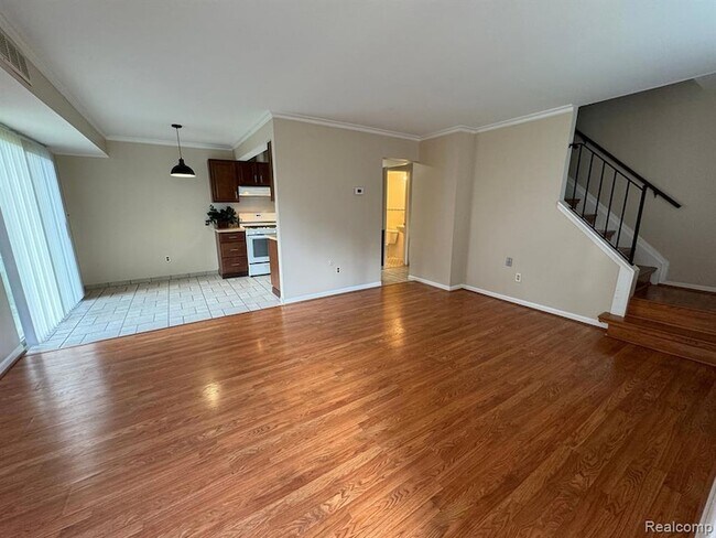 Building Photo - 15806 Dupage Blvd