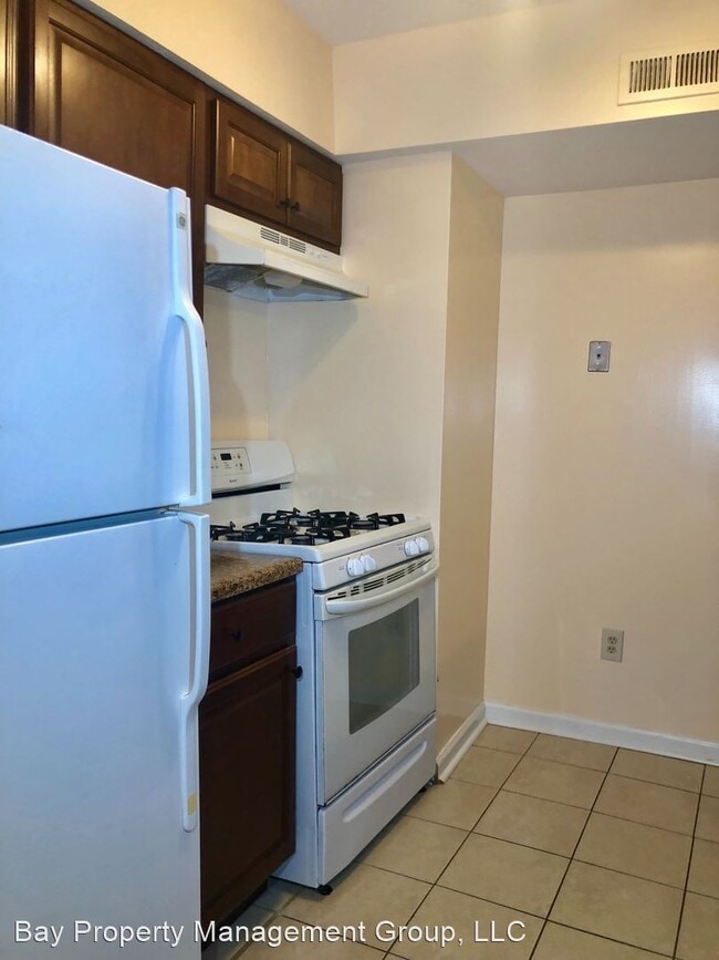 Building Photo - 3 br, 1 bath House - 7 N Caroline Street
