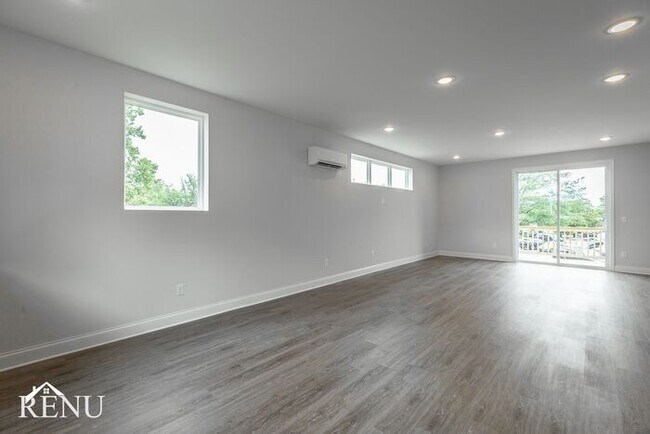 Building Photo - 5737 Sofias Cir