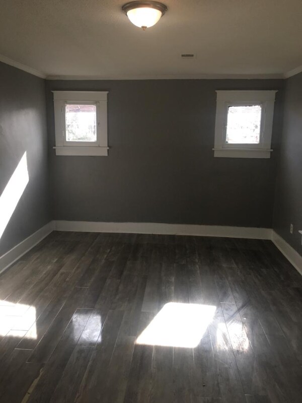 Foto del edificio - 2136 Bennett Ave