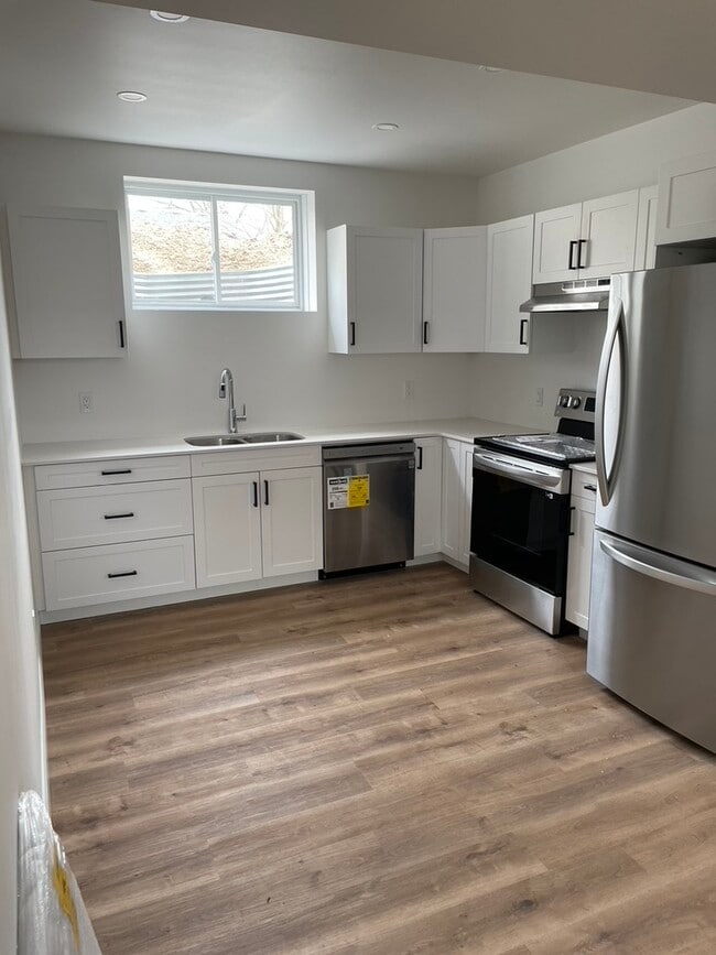 Building Photo - 233 Mill St W