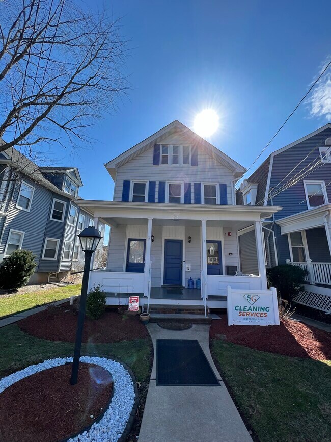 ¿Buscas mucho espacio en Somerville? - 125 W High St