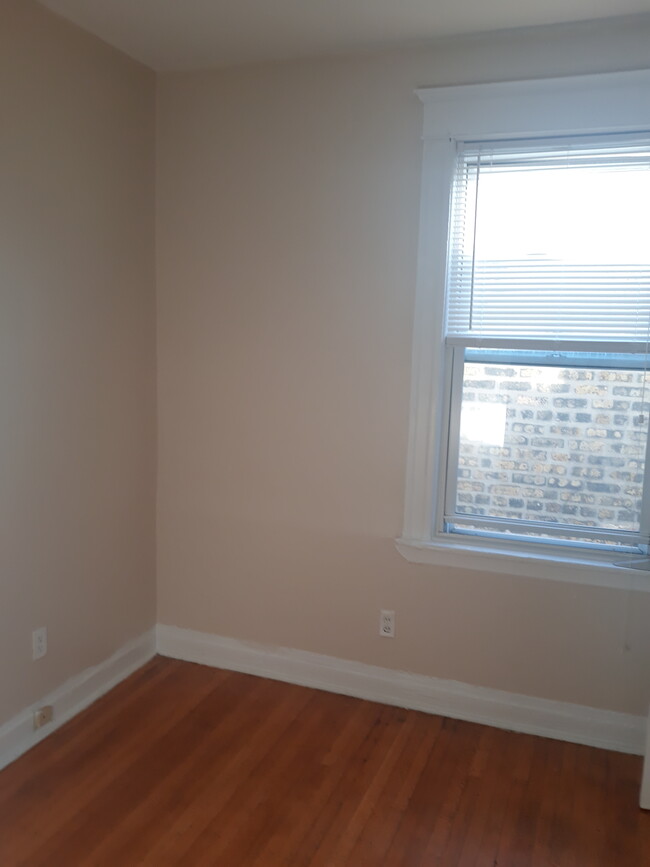 Building Photo - 2414 W Cullom Ave