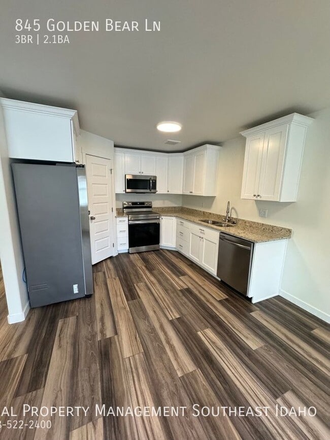 Building Photo - 845 Golden Bear Ln