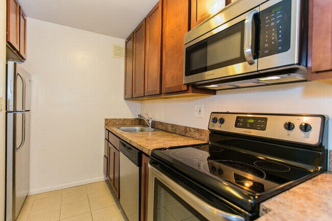 Building Photo - 1355 N Dearborn St