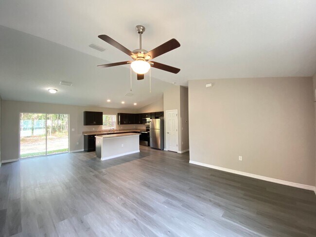 Foto del edificio - Custom Home - Desirable SW Dunnellon Neighborhood 3/2/2  Won't Last