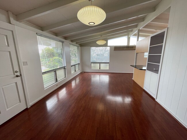 Building Photo - Beautiful Spacious 3 Bedroom Single Family...