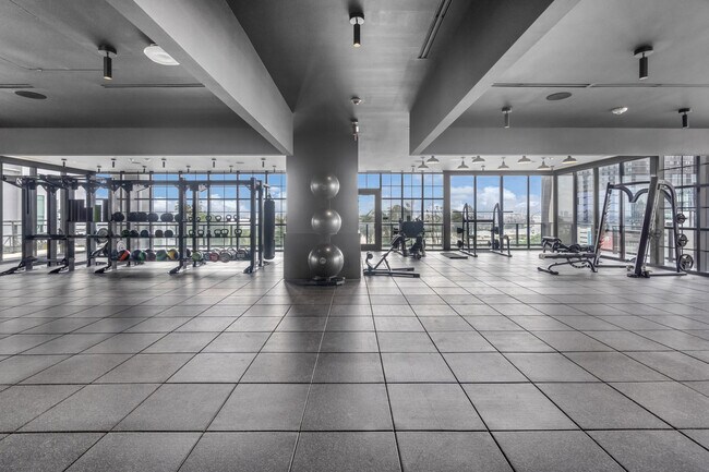 Foto del edificio - 601 NE 1st Ave