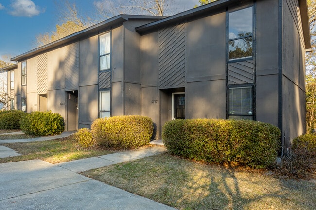Building Photo - 5717 Aftonshire Dr