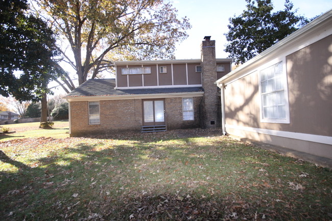 Building Photo - 3816 Windyke Dr