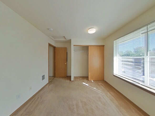 Foto del edificio - 1 Bedroom Apartment ~ Close to Campus