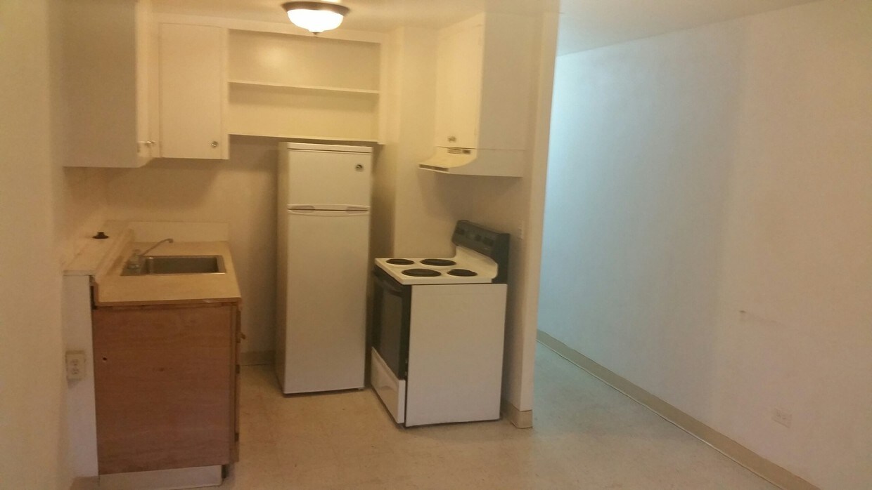 Full kitchen - 326 Kuulei Rd