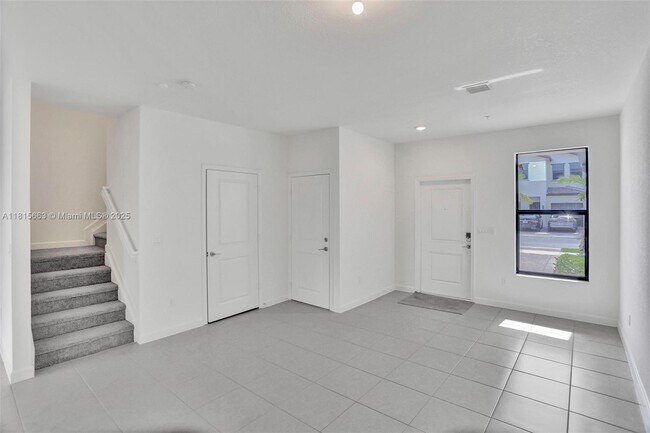 Building Photo - 252 SW 159th Terrace