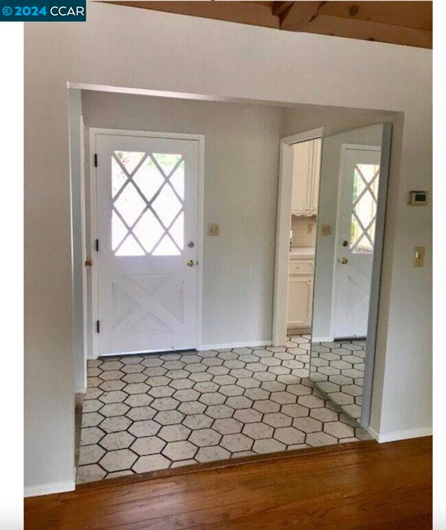 Building Photo - 104 Danza Ct