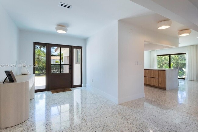 Building Photo - 1701 SW 23rd Terrace