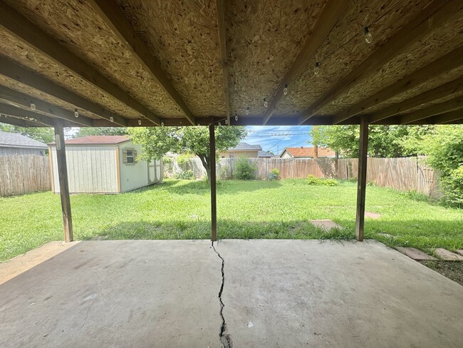 Building Photo - 7601 S Villa Ave