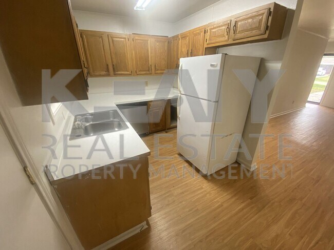 Building Photo - 2166 Babe