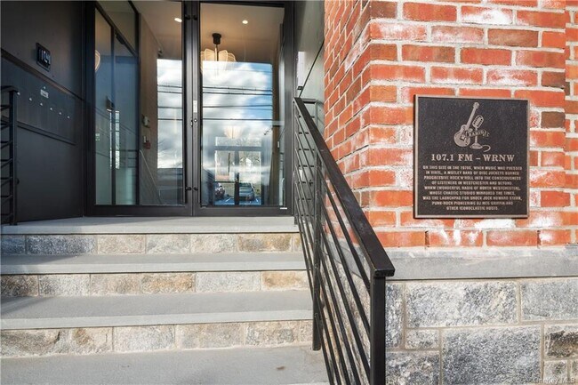 Foto del edificio - 55 Woodside Ave