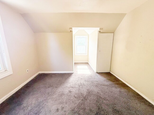 Building Photo - 3 BED 2 BATH BEAUTIFUL SINGLE FAMILY HOME ...