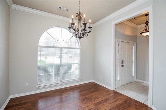 Building Photo - 2803 Foxwood Dr