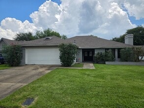 Building Photo - 610 Woodlake Cir