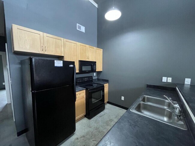 Building Photo - 927 McClanahan Lane