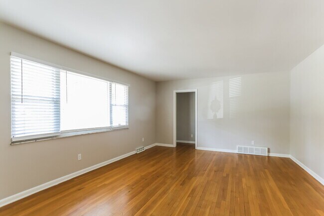 Foto del edificio - 1392 Devonhurst Dr