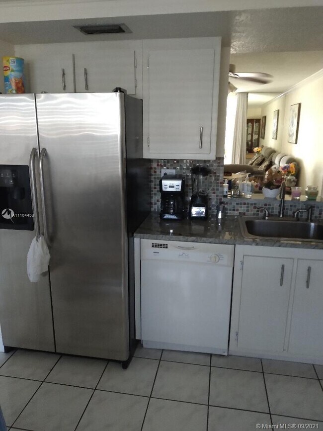 Foto del edificio - 7664 NW 18th St