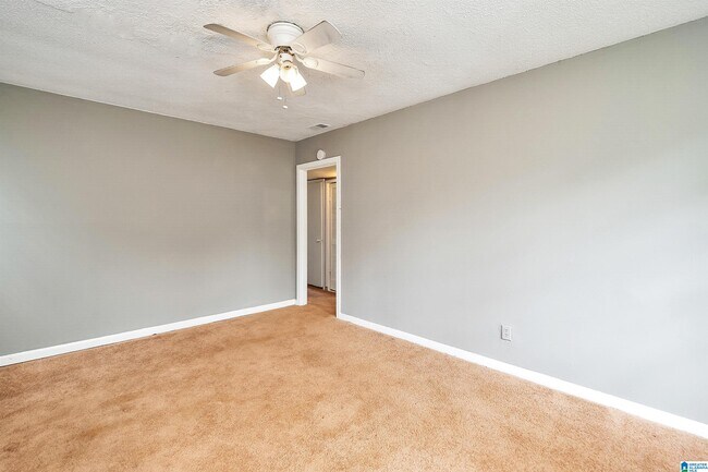 Foto del edificio - 1272 Meadow Ln