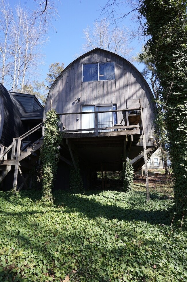 Photo - Unique & Affordable 2 Bedroom on Eastside ... House