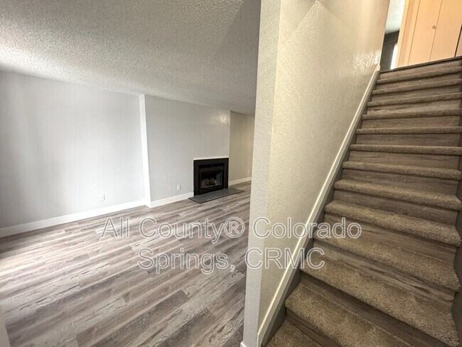 Building Photo - 5525 Tomah Dr
