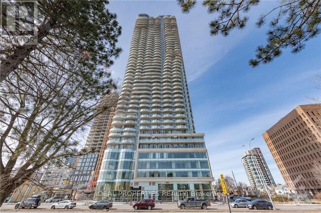 Building Photo - 805 Carling Ave