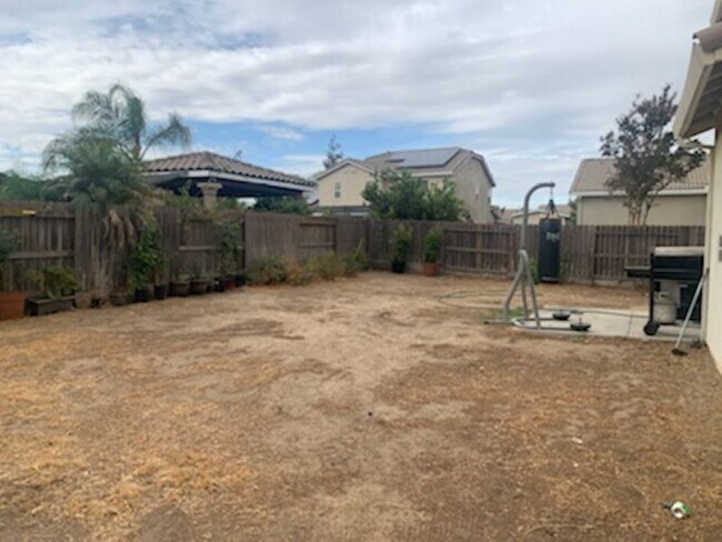 Building Photo - 360 Jasmine Ln