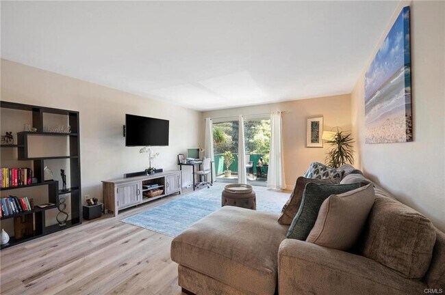 Foto del edificio - 5460 White Oak Ave