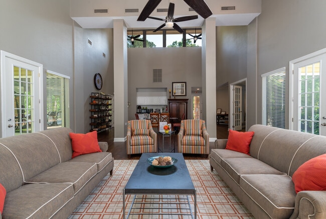 Building Photo - Woodlake Downs
