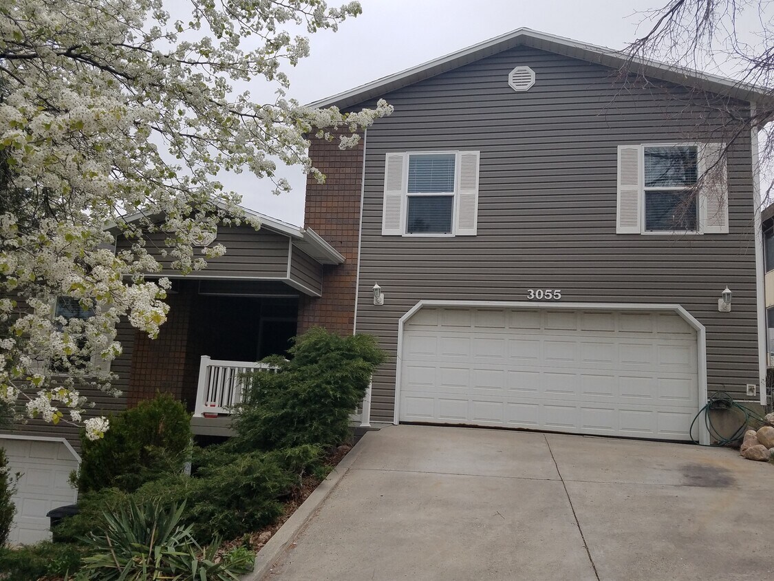 Primary Photo - 3 Bedroom Home in Holladay now available