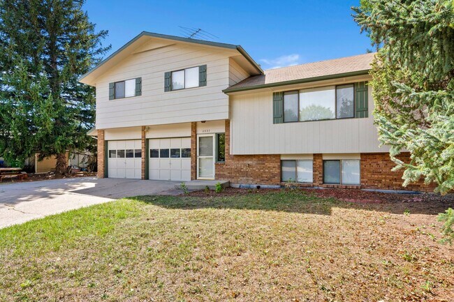 Building Photo - Updated 4 bedroom Convenient Location